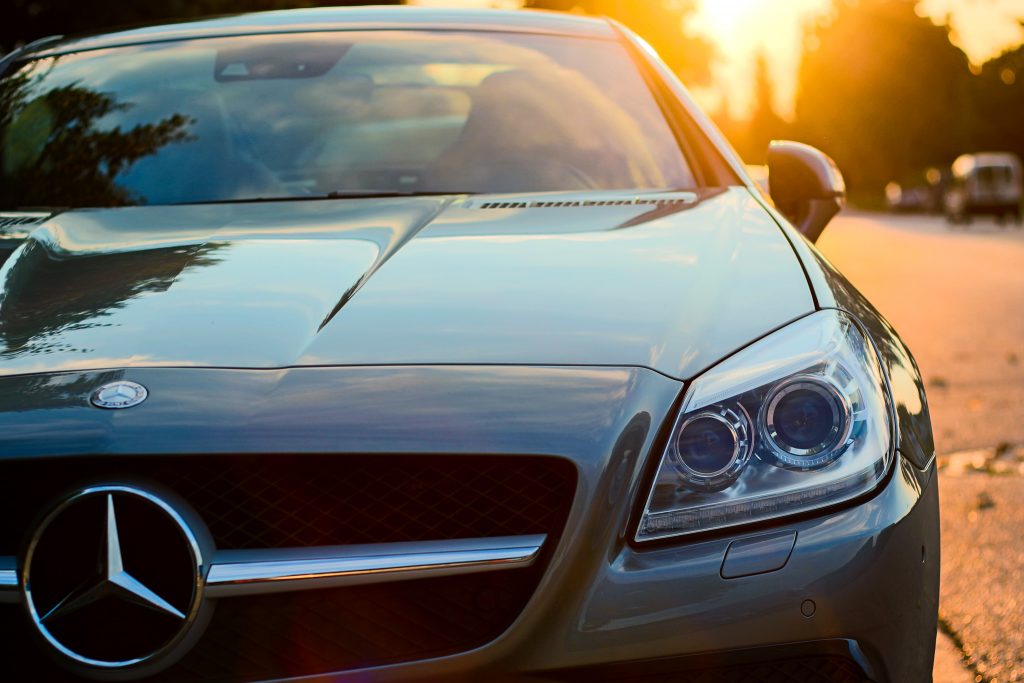 Mercedes im Sonnenschein